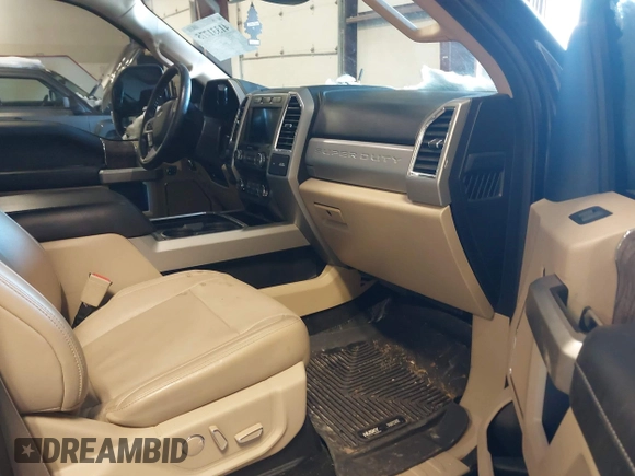 2018 Ford Super Duty F-250 SRW XL with VIN 1FT7W2BT3JEB00064, listed as a IAAI auction lot 41331775 with 171,569 mi miles. Bid and sale history available at carsss.com. Image 5.
