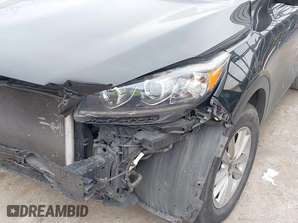 2019 Kia Sorento LX with VIN 5XYPG4A32KG467377, listed as a IAAI auction lot 41341804 with 62,997 mi miles. Bid and sale history available at carsss.com. Image 6.