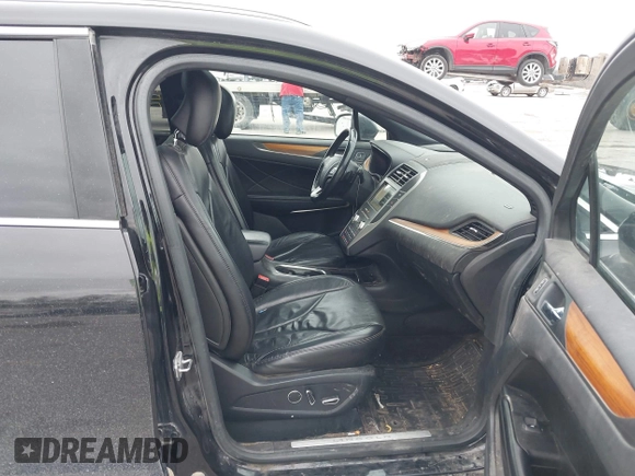 2017 Lincoln MKC Reserve with VIN 5LMTJ3DH9HUL14173, listed as a IAAI auction lot 42126106 with 140,000 mi miles and . Bid and sale history available at DreamBid. Image 5.