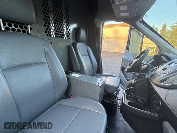 2017 Ford Transit z VIN 1FTYR2CM1HKB48712, wystawiony jako Copart lot #56607885 z przebiegiem 82 756 mil mil oraz Szkoda całkowita • Salvage title. Historia ofert i sprzedaży dostępna na DreamBid. Obrazek 5.