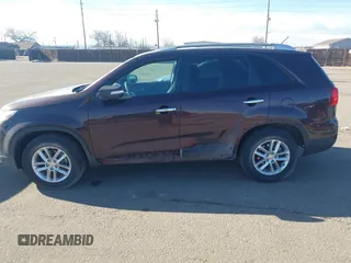 2015 Kia Sorento LX with VIN 5XYKTDA76FG602908, listed as a IAAI auction lot 41501885 with 181,047 mi miles. Bid and sale history available at carsss.com. Image 14.