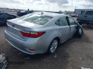 2013 Lexus ES 300h Hybrid with VIN JTHBW1GG5D2037179, listed as a IAAI auction lot 41775233 with 136,274 mi miles. Bid and sale history available at carsss.com. Image 4.