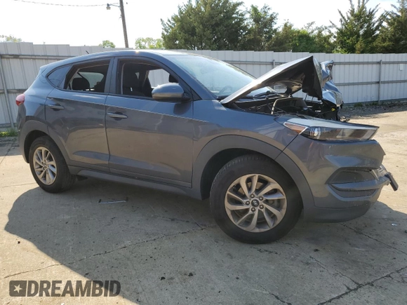 2018 Hyundai Tucson SE z VIN KM8J2CA44JU645919, wystawiony jako Copart lot #55580635 z przebiegiem Nie podano mil oraz Szkody całkowita. Historia ofert i sprzedaży dostępna na DreamBid. Obrazek 4.