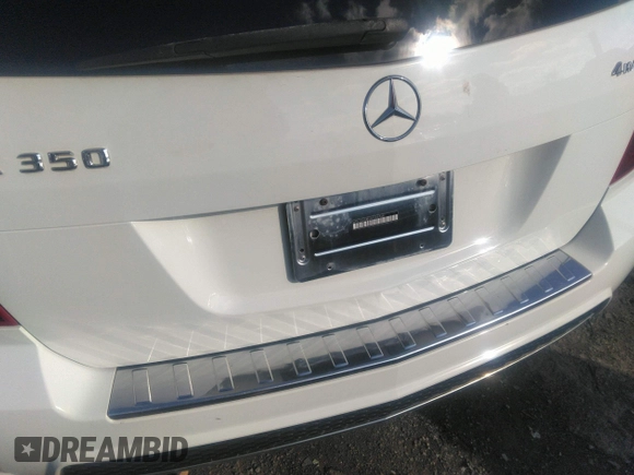 2010 Mercedes-Benz GLK GLK 350 with VIN WDCGG8HB5AF505748, listed as a IAAI auction lot 40982801 with 172,371 mi miles. Bid and sale history available at carsss.com. Image 14.