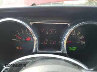 2008 Ford Mustang Deluxe z VIN 1ZVHT80NX85126043, wystawiony jako Copart lot #47953715 z przebiegiem 213 529 mil mil oraz Szkoda całkowita • Salvage title. Historia ofert i sprzedaży dostępna na DreamBid. Obrazek 9.