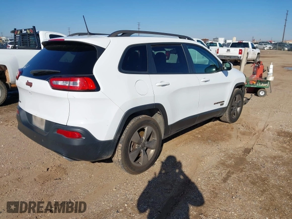 2016 Jeep Cherokee Latitude z VIN 1C4PJMCS0GW277030, wystawiony jako IAAI lot #40807423 z przebiegiem 189 503 mil mil oraz . Historia ofert i sprzedaży dostępna na DreamBid. Obrazek 4.