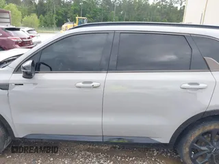 2022 Kia Sorento SX z VIN 5XYRK4LF7NG127080, wystawiony jako IAAI lot #42092519 z przebiegiem 108 300 mil mil oraz . Historia ofert i sprzedaży dostępna na DreamBid. Obrazek 14.