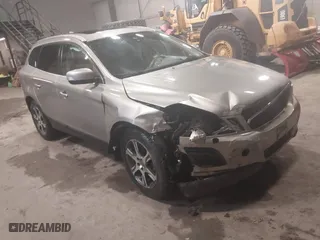2013 Volvo XC60 T6 with VIN YV4902DZ9D2447347, listed as a IAAI auction lot 41791033 with 165,112 mi miles. Bid and sale history available at carsss.com. Image 1.