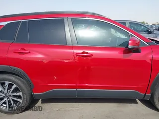 2023 Toyota Corolla Cross XLE z VIN 7MUDAAAG0PV065993, wystawiony jako IAAI lot #42629443 z przebiegiem 16 056 mil mil oraz . Historia ofert i sprzedaży dostępna na DreamBid. Obrazek 13.