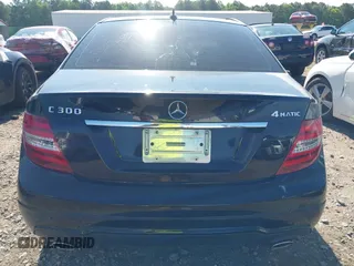 2013 Mercedes-Benz C 300 Sport z VIN WDDGF8AB3DG123189, wystawiony jako IAAI lot #42201267 z przebiegiem 127 315 mil mil oraz . Historia ofert i sprzedaży dostępna na DreamBid. Obrazek 16.