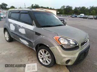2013 Kia Soul + with VIN KNDJT2A67D7577423, listed as a IAAI auction lot 37425764 with 102,511 mi miles. Bid and sale history available at carsss.com. Image 1.
