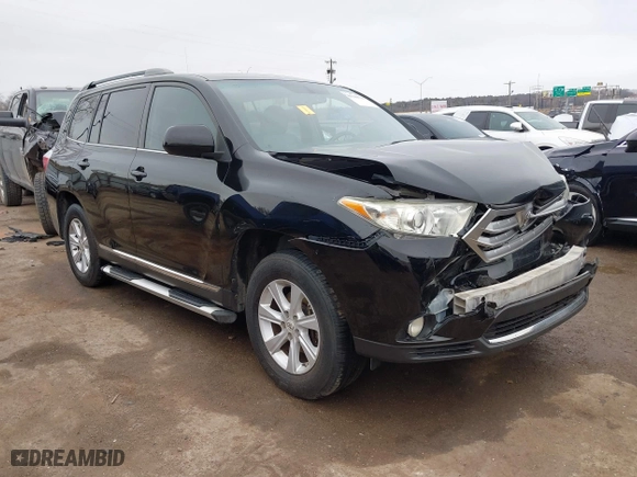 2011 Toyota Highlander with VIN 5TDZK3EHXBS032438, listed as a IAAI auction lot 41700739 with 210,295 mi miles. Bid and sale history available at carsss.com. Image 1.