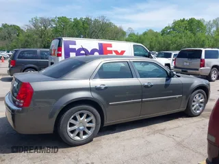 2008 Chrysler 300 C Hemi with VIN 2C3LA63H18H172015, listed as a IAAI auction lot 42055764 with 130,915 mi miles. Bid and sale history available at carsss.com. Image 13.