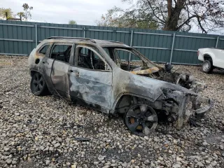 2016 Jeep Cherokee Altitude with VIN 1C4PJLCB1GW165685, listed as a Copart auction lot 86119524 with 0 mi miles and Non Repairable. Bid and sale history available at carsss.com. Image 4.