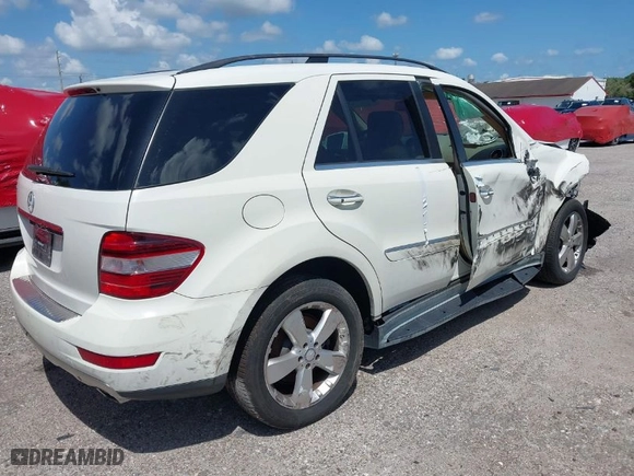 2011 Mercedes-Benz M-Class ML 350 with VIN 4JGBB5GB0BA667442, listed as a IAAI auction lot 39437525 with 117,338 mi miles. Bid and sale history available at carsss.com. Image 4.
