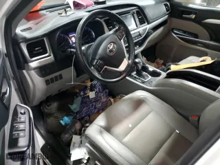 2019 Toyota Highlander SE with VIN 5TDJZRFH6KS564781, listed as a Copart auction lot 49109065 with 90,282 mi miles and Salvage Title. Bid and sale history available at carsss.com. Image 8.