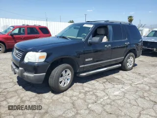 2006 Ford Explorer XLS z VIN 1FMEU62E66ZA11736, wystawiony jako Copart lot #53735445 z przebiegiem 199 254 mil mil oraz Tytuł czysty. Historia ofert i sprzedaży dostępna na DreamBid. Obrazek 1.