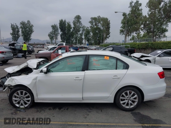 2013 Volkswagen Jetta SE with VIN 3VWDP7AJXDM432740, listed as a IAAI auction lot 42569834 with 118,659 mi miles and . Bid and sale history available at DreamBid. Image 14.