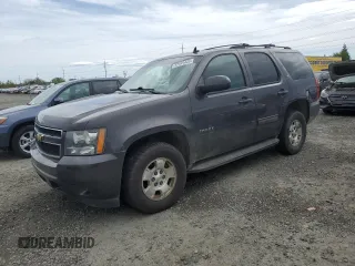 2010 Chevrolet Tahoe LT z VIN 1GNUKBE06AR256311, wystawiony jako Copart lot #52591445 z przebiegiem 181 103 mil mil oraz Czysty tytuł • Clean title. Historia ofert i sprzedaży dostępna na DreamBid. Obrazek 1.