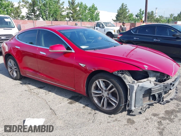 2014 Tesla Model S 60 z VIN 5YJSA1H16EFP42727, wystawiony jako IAAI lot #42544475 z przebiegiem 166 877 mil mil oraz . Historia ofert i sprzedaży dostępna na DreamBid. Obrazek 1.