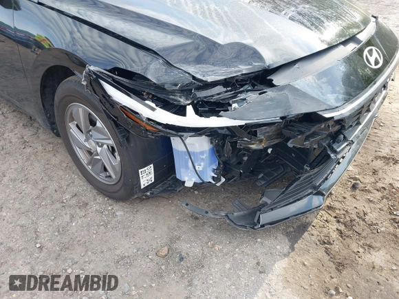 2024 Hyundai Elantra SE z VIN KMHLL4DG7RU798436, wystawiony jako IAAI lot #41973923 z przebiegiem 9 915 mil mil oraz . Historia ofert i sprzedaży dostępna na DreamBid. Obrazek 6.