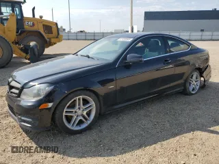 2012 Mercedes-Benz C 250 z VIN WDDGJ4HBXCF803690, wystawiony jako Copart lot #61499505 z przebiegiem 221 900 mil mil oraz Szkoda całkowita • Salvage title. Historia ofert i sprzedaży dostępna na DreamBid. Obrazek 1.