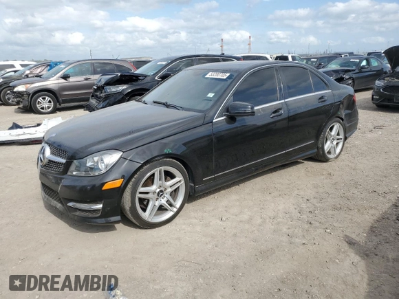 2013 Mercedes-Benz C 250 Sport z VIN WDDGF4HB2DA778901, wystawiony jako Copart lot #53280705 z przebiegiem 165 118 mil mil oraz Szkoda całkowita • Salvage title. Historia ofert i sprzedaży dostępna na DreamBid. Obrazek 1.