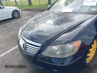 2005 Acura RL z VIN JH4KB16545C015150, wystawiony jako IAAI lot #42126296 z przebiegiem 179 788 mil mil oraz . Historia ofert i sprzedaży dostępna na DreamBid. Obrazek 6.