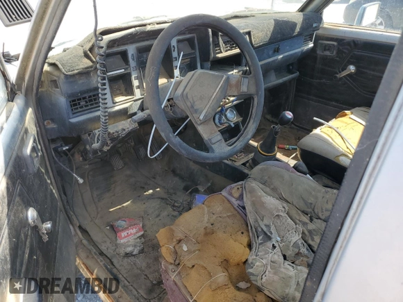 1981 Datsun 720 z VIN JN6MD02Y8BW002679, wystawiony jako Copart lot #54803875 z przebiegiem 109 018 mil mil oraz Tytuł czysty. Historia ofert i sprzedaży dostępna na DreamBid. Obrazek 8.