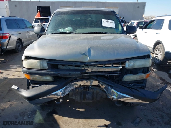 2000 Chevrolet Silverado 1500 LT with VIN 1GCEK19T2YE366690, listed as a IAAI auction lot 41419384 with 266,873 mi miles. Bid and sale history available at carsss.com. Image 12.