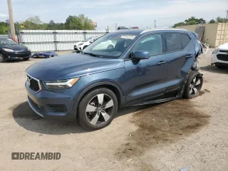 2022 Volvo XC40 Momentum z VIN YV4162UK7N2651497, wystawiony jako Copart lot #53132035 z przebiegiem 44 914 mil mil oraz Nie do naprawy • Non repairable. Historia ofert i sprzedaży dostępna na DreamBid. Obrazek 1.