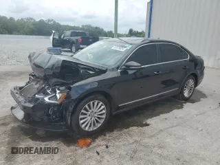 2016 Volkswagen Passat SE z VIN 1VWBT7A35GC017111, wystawiony jako Copart lot #55878925 z przebiegiem 111 625 mil mil oraz Szkoda całkowita • Salvage title. Historia ofert i sprzedaży dostępna na DreamBid. Obrazek 1.