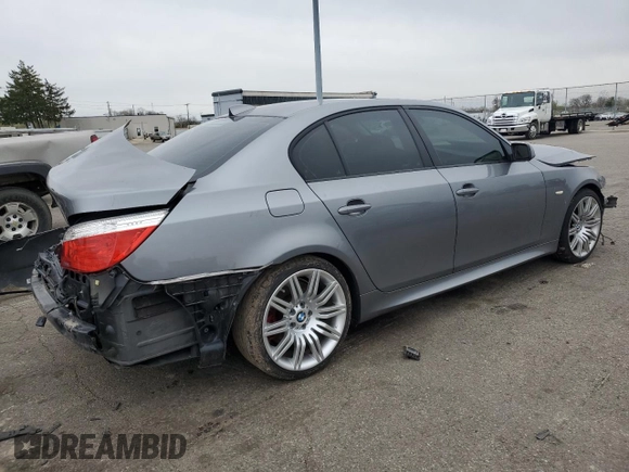 2008 BMW 5 Series 550i z VIN WBANW53598CT54180, wystawiony jako Copart lot #52365055 z przebiegiem 117 343 mil mil oraz Szkoda całkowita • Salvage title. Historia ofert i sprzedaży dostępna na DreamBid. Obrazek 3.