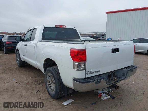 2013 Toyota Tundra z VIN 5TFRM5F16DX053095, wystawiony jako IAAI lot #41481305 z przebiegiem 226 696 mil mil oraz . Historia ofert i sprzedaży dostępna na DreamBid. Obrazek 3.