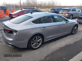 2024 Audi A5 Sportback Premium z VIN WAUABCF57RA023069, wystawiony jako IAAI lot #39079825 z przebiegiem 2 810 mil mil oraz . Historia ofert i sprzedaży dostępna na DreamBid. Obrazek 4.