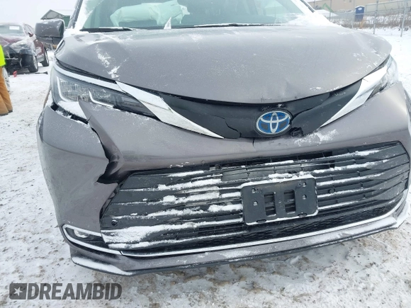 2022 Toyota Sienna XLE with VIN 5TDYRKEC4NS120170, listed as a IAAI auction lot 41630234 with 42,956 mi miles and . Bid and sale history available at DreamBid. Image 6.