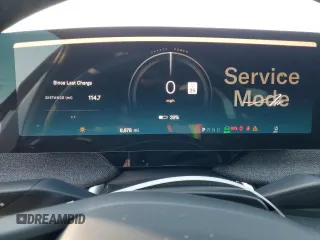 2024 Lucid Air Pure z VIN 50EA1PGA5RA001365, wystawiony jako Copart lot #42654165 z przebiegiem 8878 mil mil oraz Szkody całkowita. Historia ofert i sprzedaży dostępna na DreamBid. Obrazek 9.