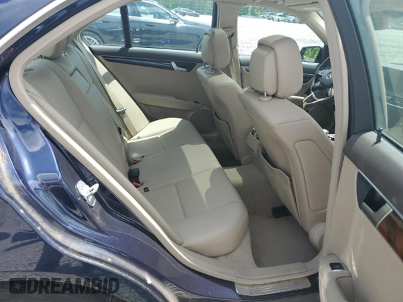 2012 Mercedes-Benz C 300 Sport z VIN WDDGF8BB8CA731905, wystawiony jako Copart lot #61692695 z przebiegiem 98 773 mil mil oraz Szkoda całkowita • Salvage title. Historia ofert i sprzedaży dostępna na DreamBid. Obrazek 10.