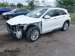 2019 Infiniti QX50 Essential z VIN 3PCAJ5M12KF108142, wystawiony jako IAAI lot #42602327 z przebiegiem 71 575 mil mil oraz . Historia ofert i sprzedaży dostępna na DreamBid. Obrazek 2.