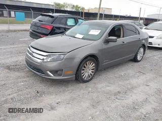2010 Ford Fusion Hybrid z VIN 3FADP0L31AR326917, wystawiony jako IAAI lot #41938486 z przebiegiem 132 845 mil mil oraz . Historia ofert i sprzedaży dostępna na DreamBid. Obrazek 17.