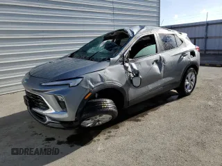 2025 Buick Encore GX Preferred с VIN KL4AMBSL2SB183530, выставлен на аукционе Copart как лот 57176115 с пробегом 1 593 миль миль и Списание • Salvage title. История ставок и продаж доступна на DreamBid. Изображение 1.