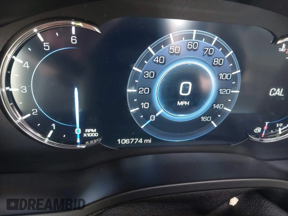 2018 Cadillac Escalade Luxury z VIN 1GYS3BKJ7JR140183, wystawiony jako IAAI lot #40769705 z przebiegiem 106 774 mil mil oraz . Historia ofert i sprzedaży dostępna na DreamBid. Obrazek 7.