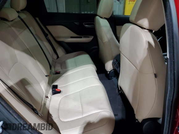 2018 Jaguar F-Pace 30t Premium z VIN SADCJ2GXXJA204104, wystawiony jako Copart lot #61648715 z przebiegiem 126 985 mil mil oraz Szkoda całkowita • Salvage title. Historia ofert i sprzedaży dostępna na DreamBid. Obrazek 11.