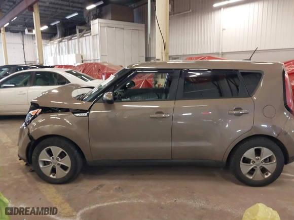 2015 Kia Soul with VIN KNDJN2A28F7124244, listed as a IAAI auction lot 41733327 with 109,852 mi miles. Bid and sale history available at carsss.com. Image 15.