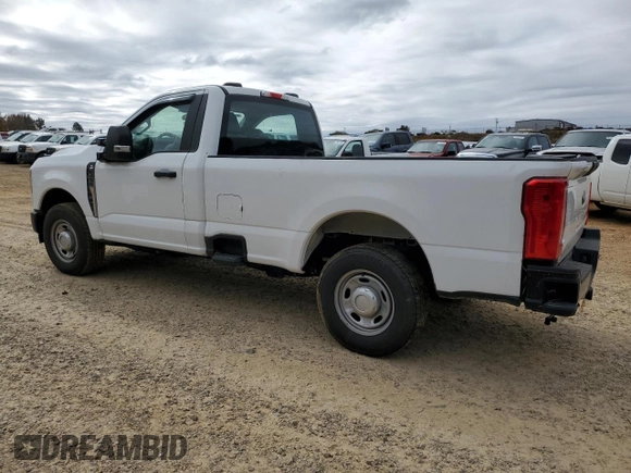 2024 Ford F-250 XL z VIN 1FTBF2AA3RED12078, wystawiony jako Copart lot #76826684 z przebiegiem Nie podano mil oraz Szkoda całkowita • Salvage title. Historia ofert i sprzedaży dostępna na DreamBid. Obrazek 2.