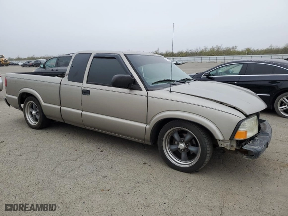 2001 GMC Sonoma SLS w/1SG Pkg with VIN 1GTCS19W318154175, listed as a Copart auction lot 79110724 with 135,746 mi miles and Salvage Title. Bid and sale history available at carsss.com. Image 4.