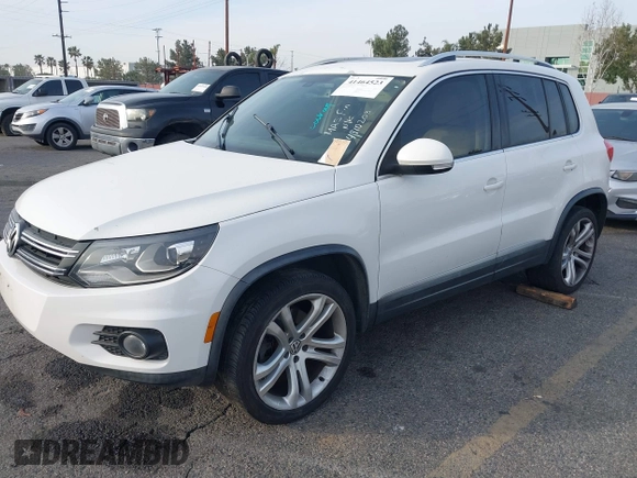 2012 Volkswagen Tiguan SE z VIN WVGAV7AX6CW535969, wystawiony jako IAAI lot #41464523 z przebiegiem 138 858 mil mil oraz . Historia ofert i sprzedaży dostępna na DreamBid. Obrazek 2.