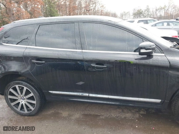 2016 Volvo XC60 T6 Drive-E with VIN YV449MRK4G2917795, listed as a IAAI auction lot 40893612 with 1 mi miles. Bid and sale history available at carsss.com. Image 14.