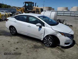 2025 Nissan Versa SV z VIN 3N1CN8EV1SL817021, wystawiony jako Copart lot #58667985 z przebiegiem 14 085 mil mil oraz Szkoda całkowita • Salvage title. Historia ofert i sprzedaży dostępna na DreamBid. Obrazek 4.
