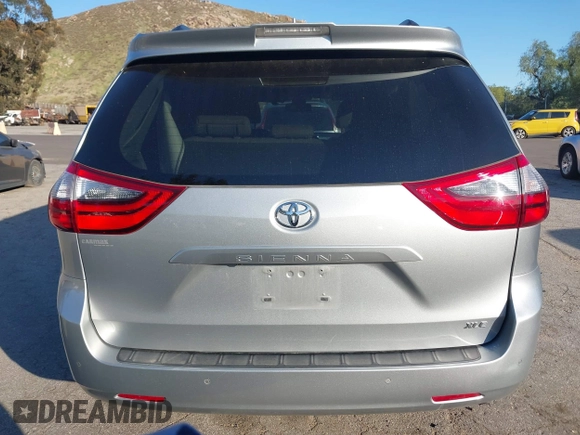 2020 Toyota Sienna XLE Auto Access Seat with VIN 5TDYZ3DC0LS049229, listed as a IAAI auction lot 41635807 with 102,674 mi miles. Bid and sale history available at carsss.com. Image 16.